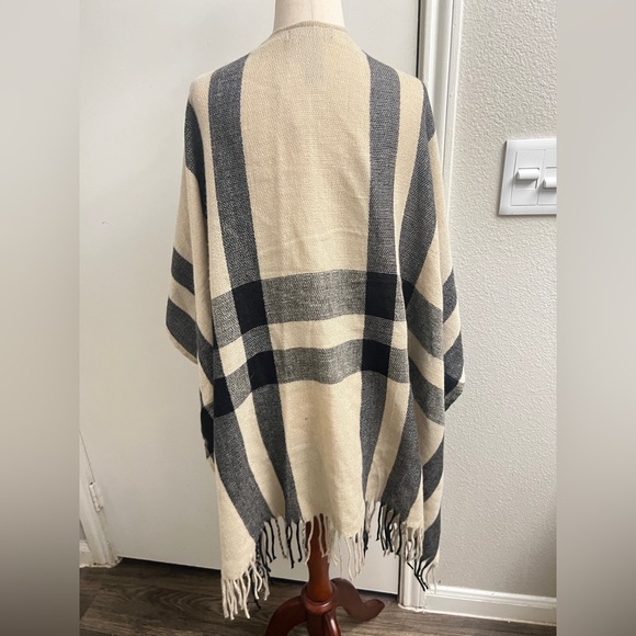 NWT Banana Republic Cashmere Blend Shawl - Picture 5 of 5
